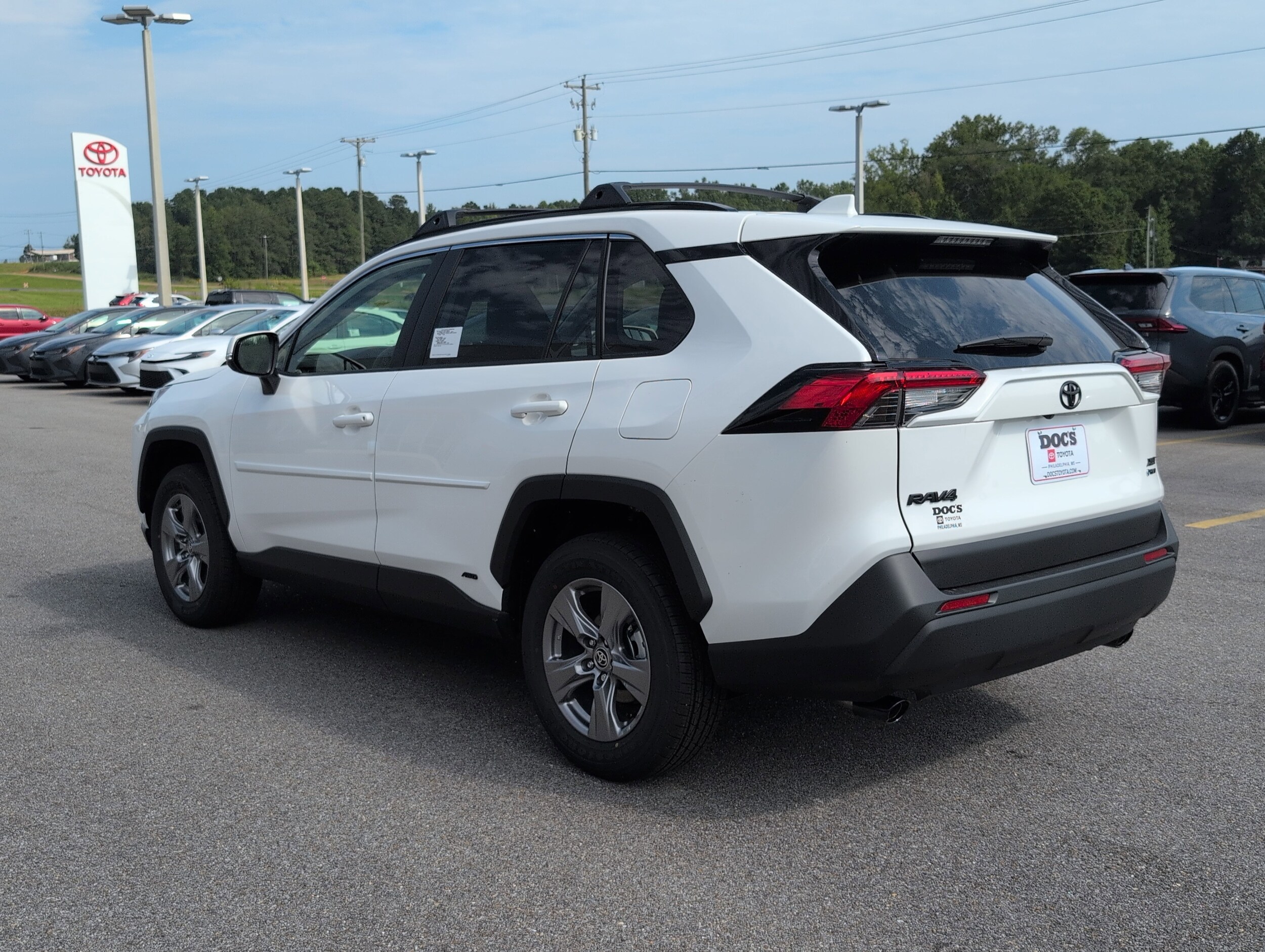 2025 Toyota RAV4 Hybrid XLE photo 2