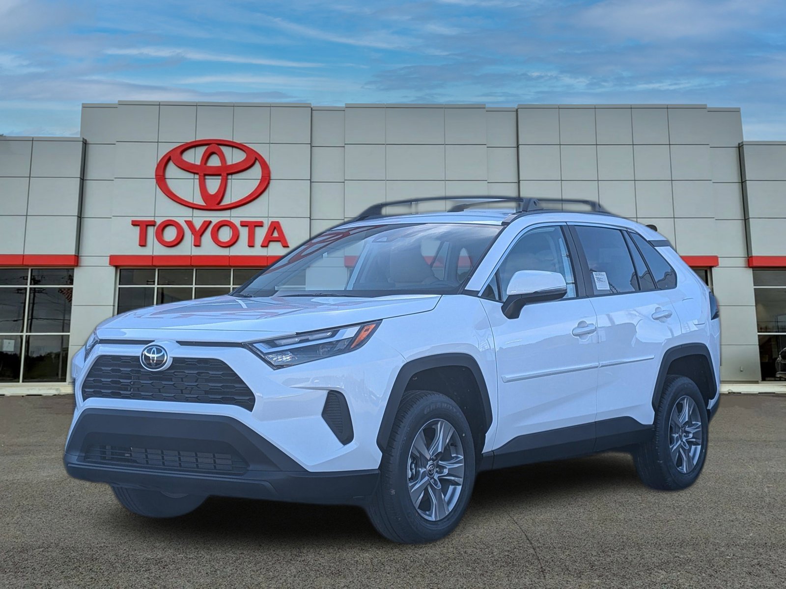 2025 Toyota RAV4 XLE's photo