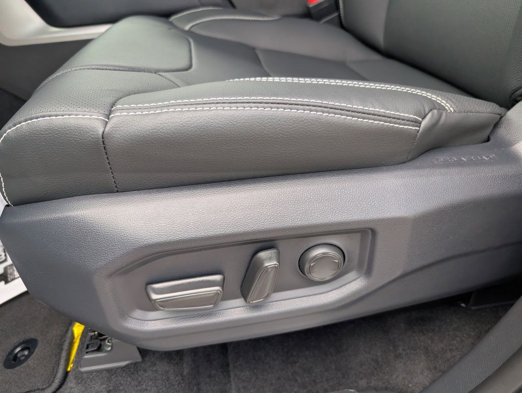 2026 Toyota Tundra SR5 - Photo 10
