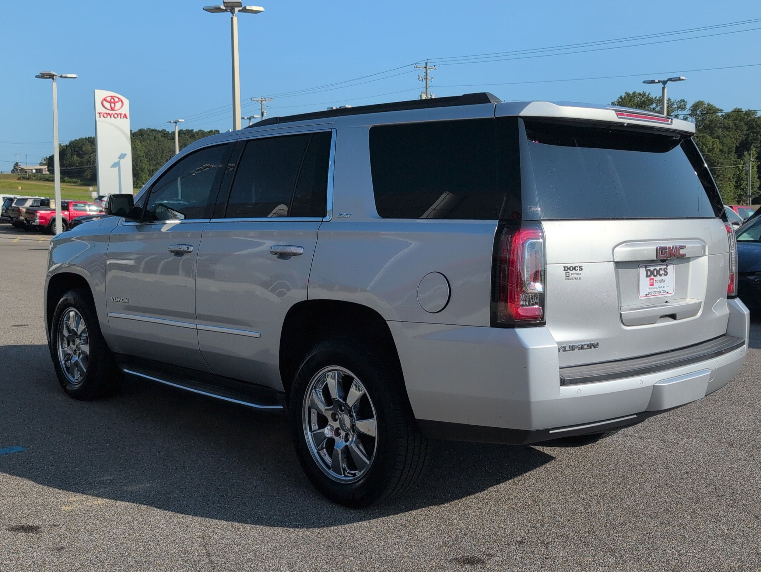 2017 Gmc Yukon SLT photo 3