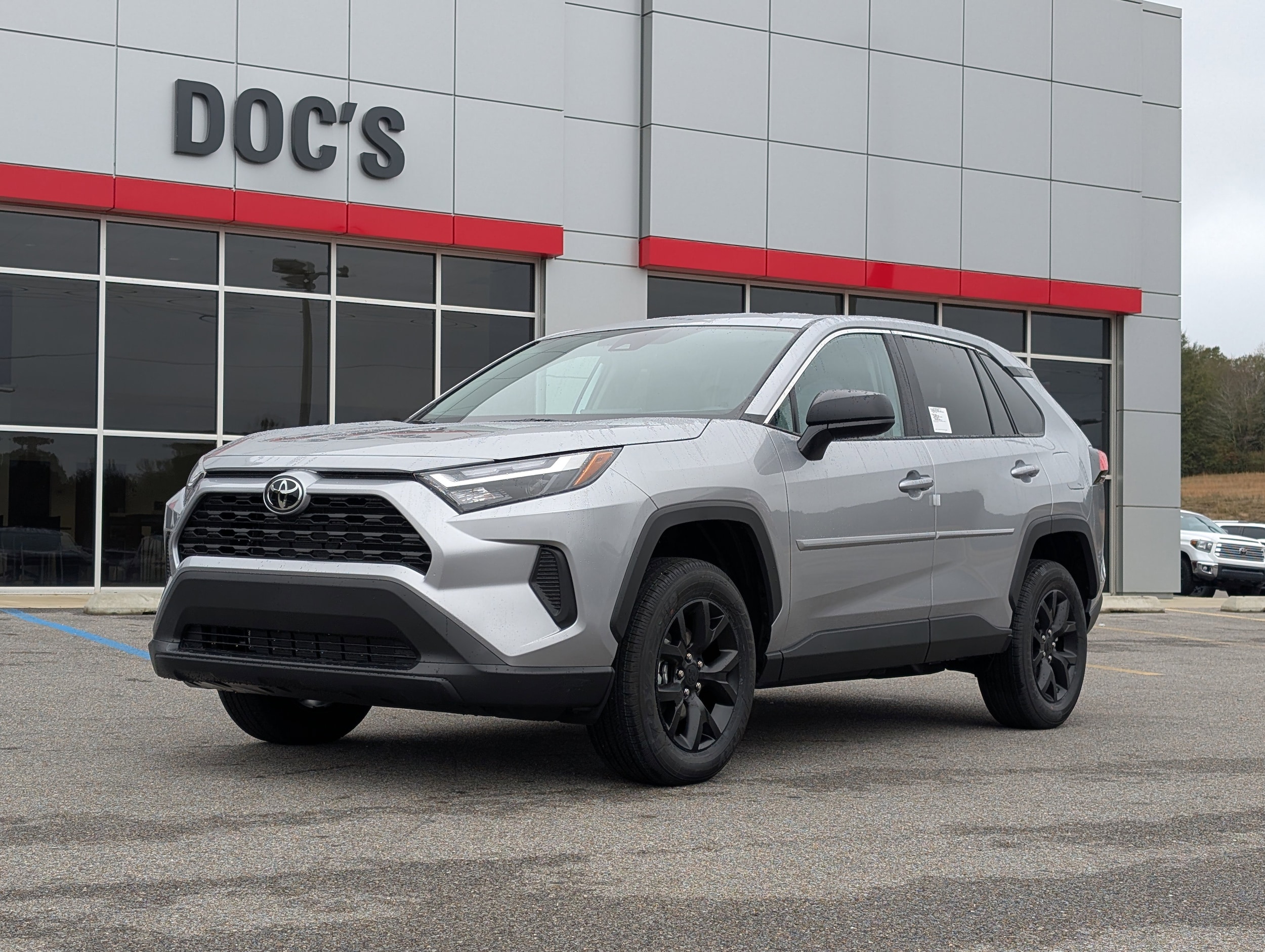 2025 Toyota RAV4 LE's photo