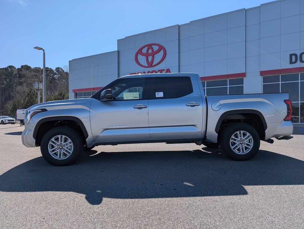 New 2026 Toyota Tundra SR5 CrewMax 5.5' Bed Truck CrewMax