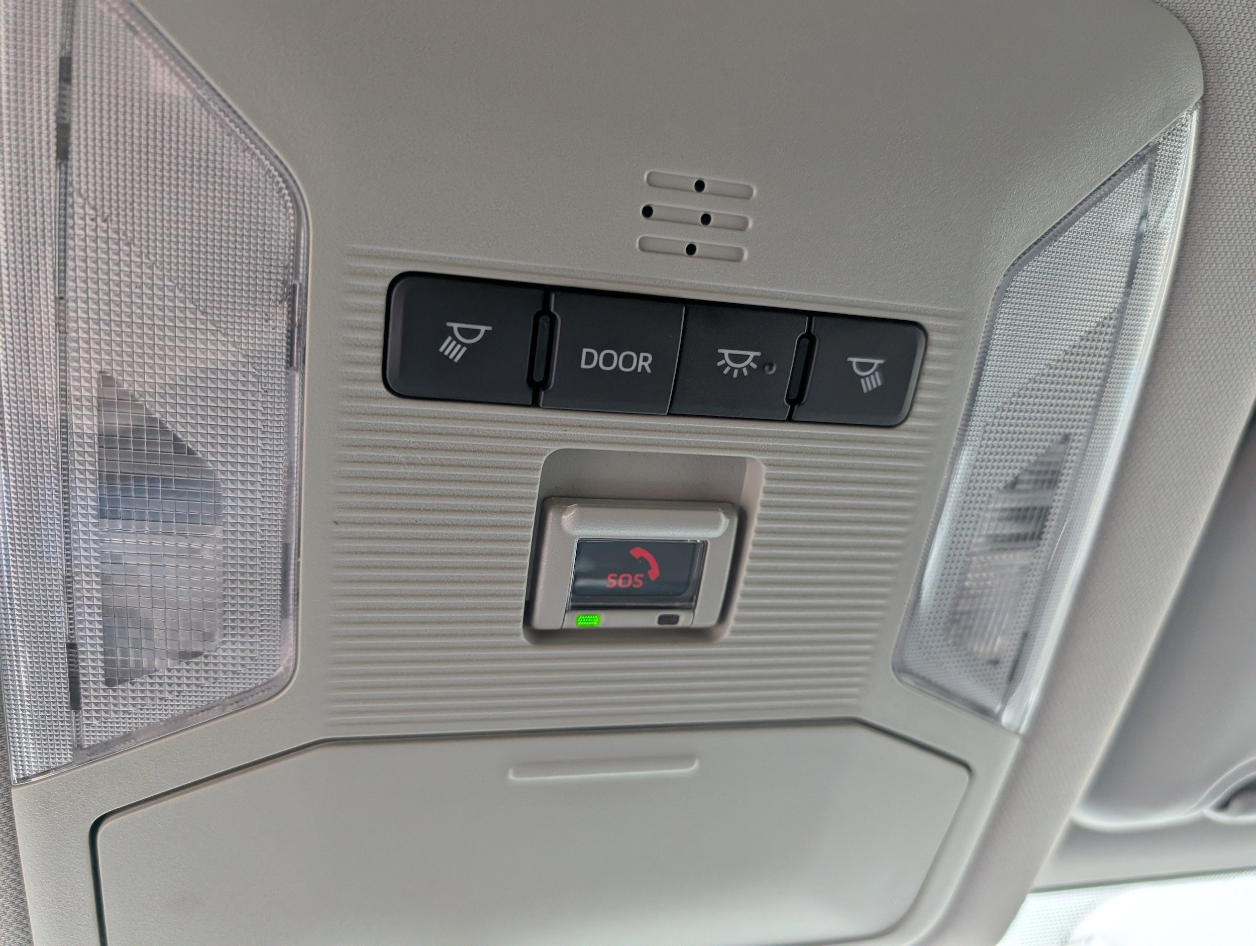 2025 Toyota RAV4 LE's photo