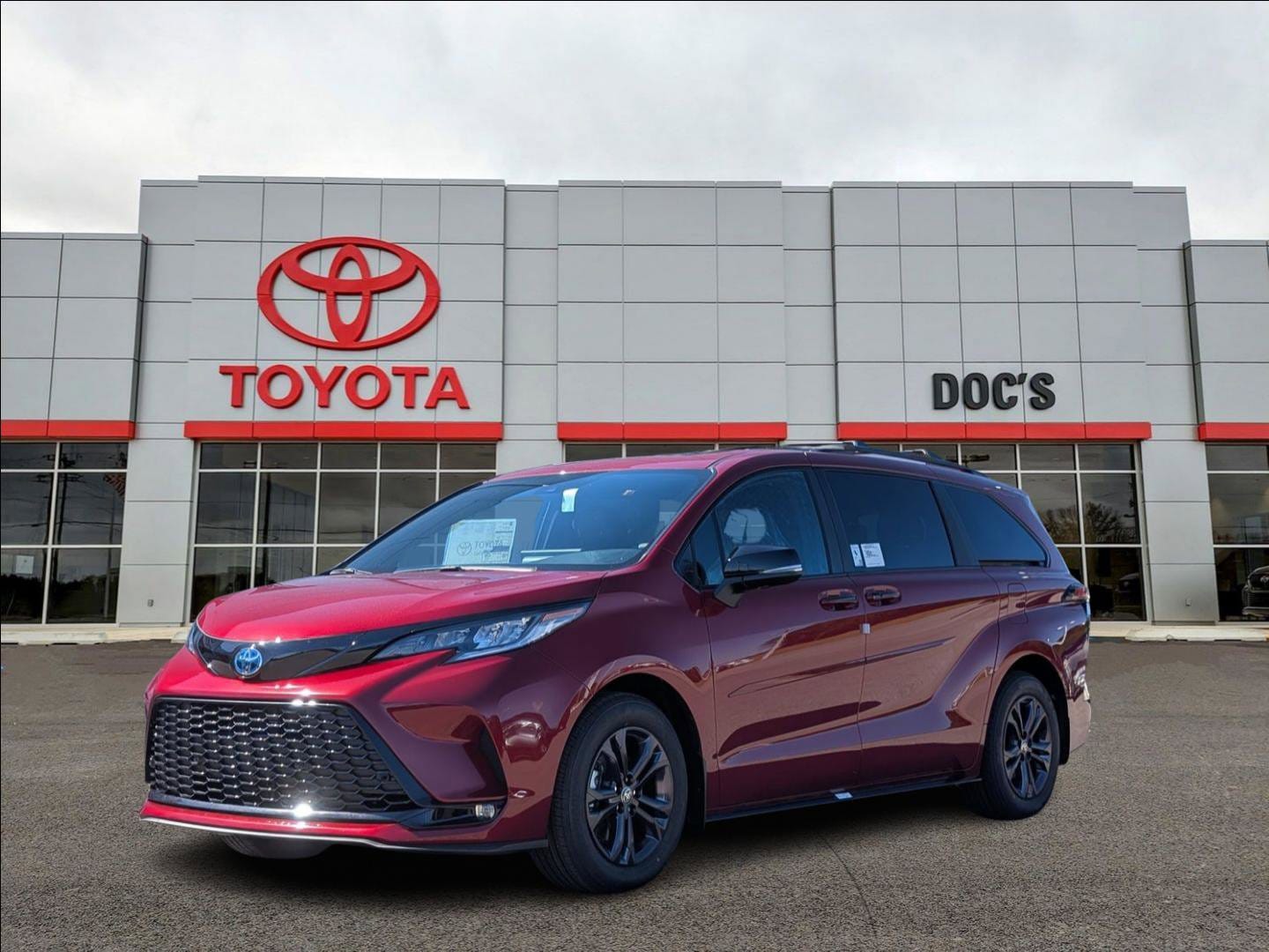 2025 Toyota Sienna XSE's photo