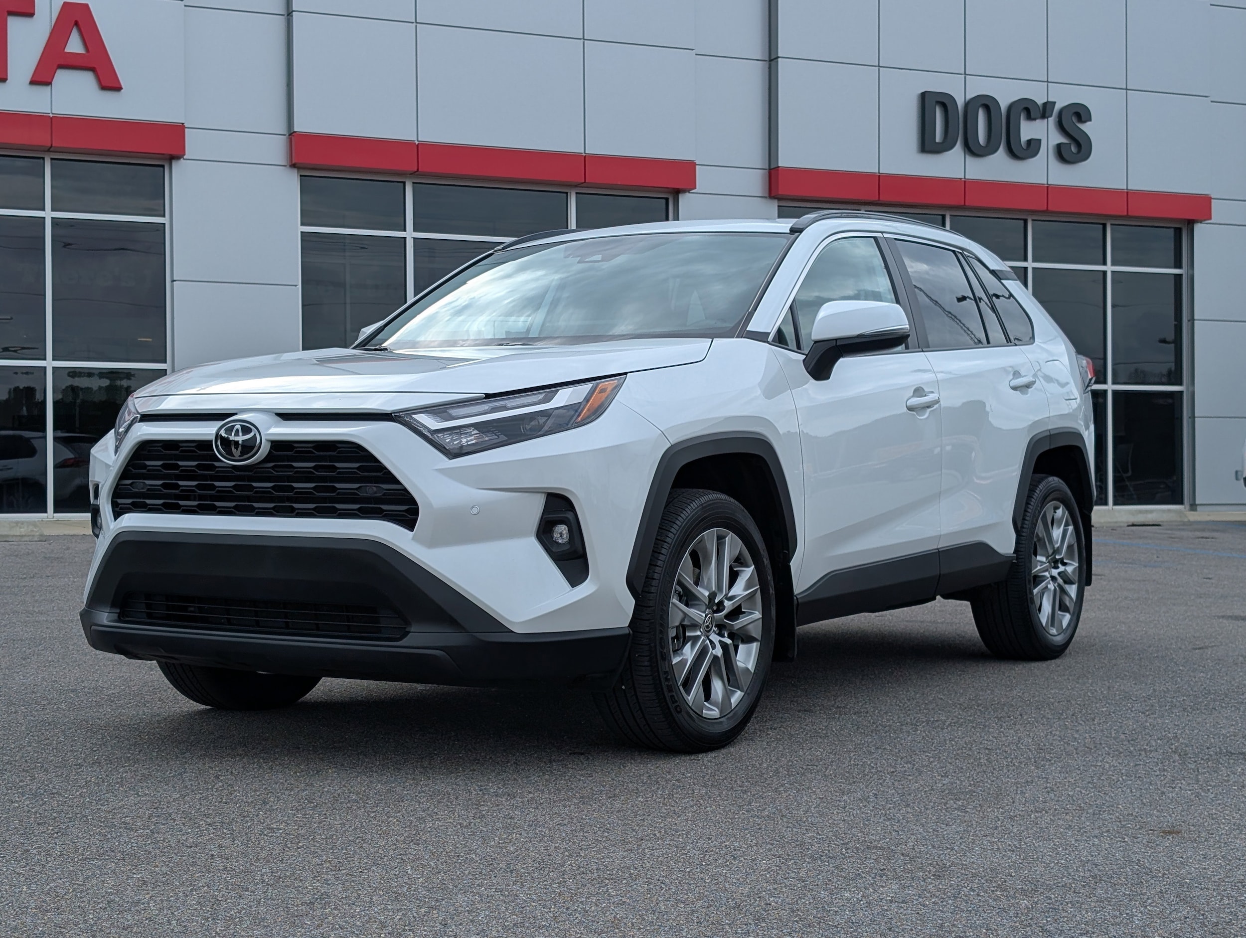 2024 Toyota RAV4 XLE Premium's photo