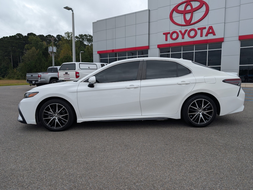 Used 2022 Toyota Camry SE Sedan