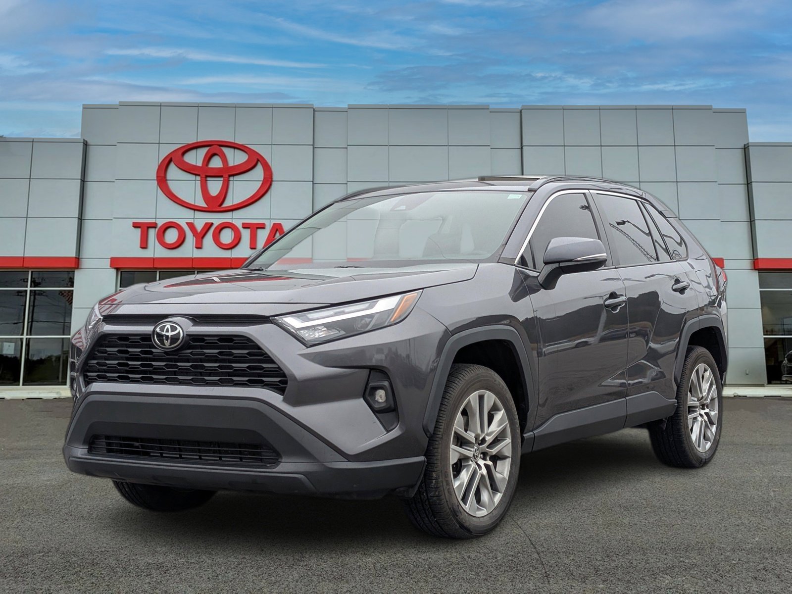 2022 Toyota RAV4 XLE Premium's photo
