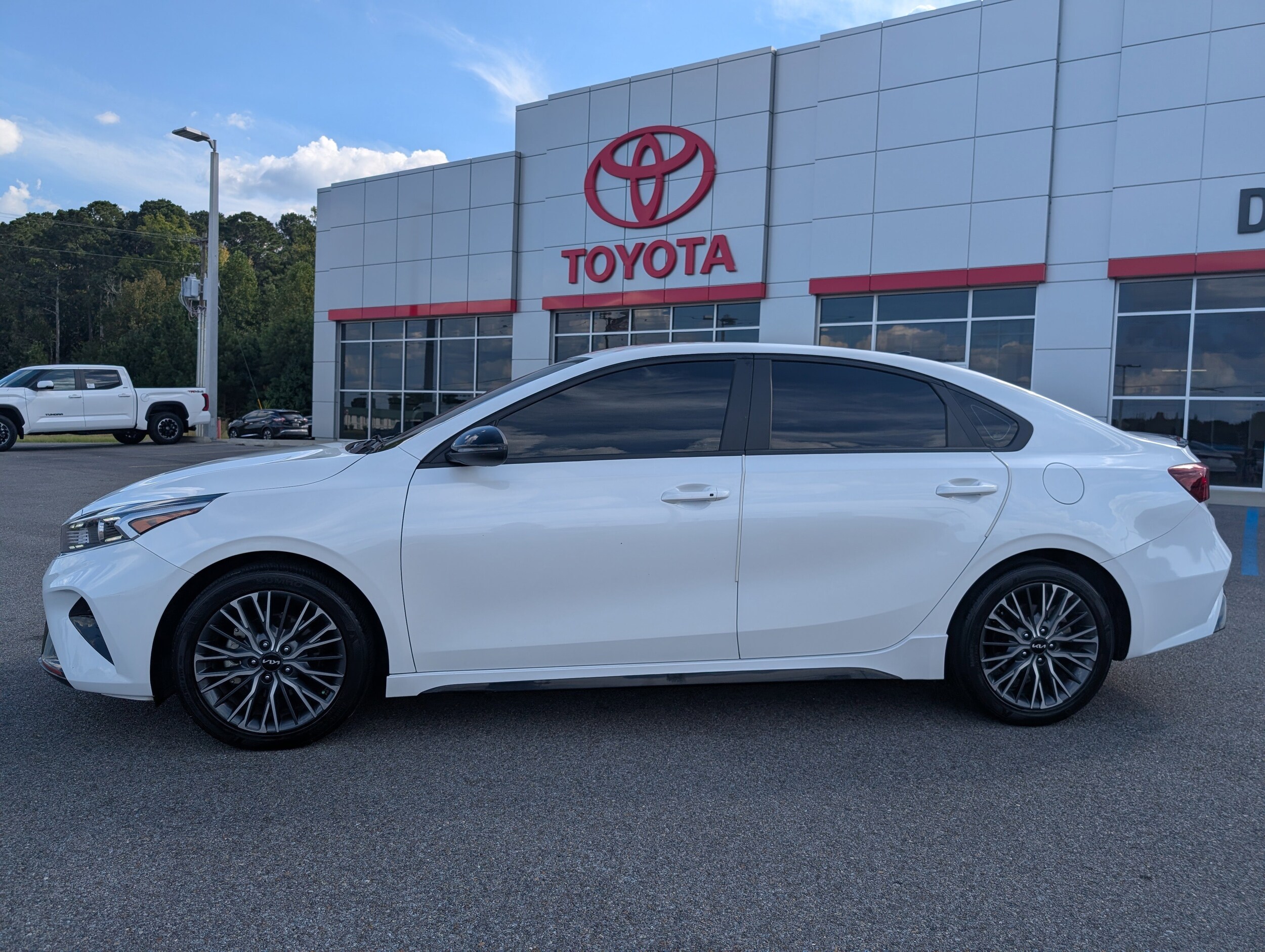 2023 Kia Forte GT-Line photo 2