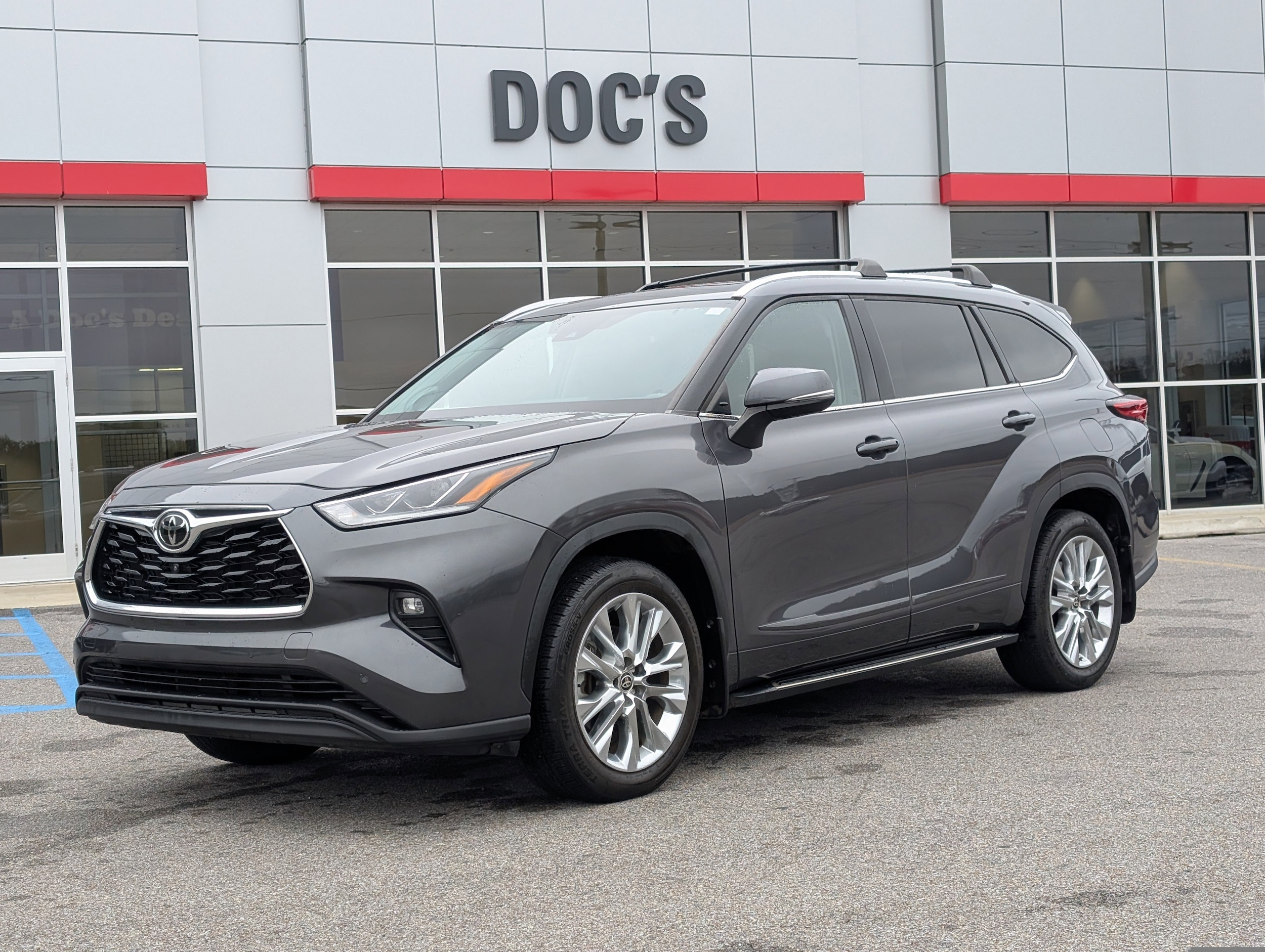2021 Toyota Highlander Limited's photo