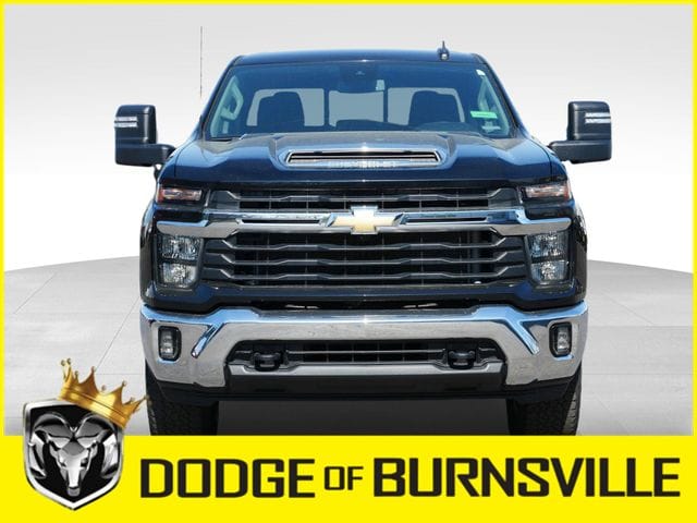 Used 2024 Chevrolet Silverado 2500HD LT with VIN 2GC4YNE7XR1174673 for sale in Burnsville, Minnesota
