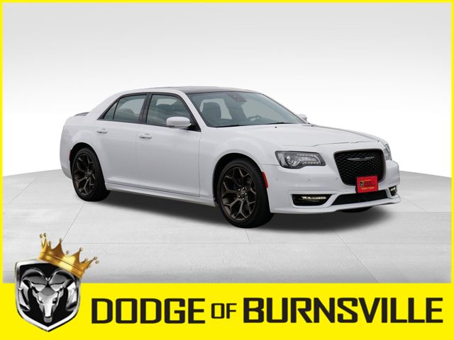 2018 Chrysler 300 S's photo