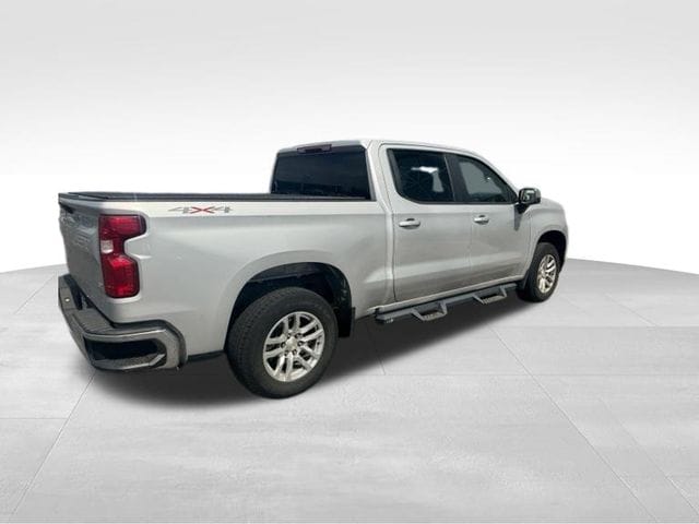 Used 2021 Chevrolet Silverado 1500 LT with VIN 1GCUYDED9MZ343677 for sale in Burnsville, Minnesota