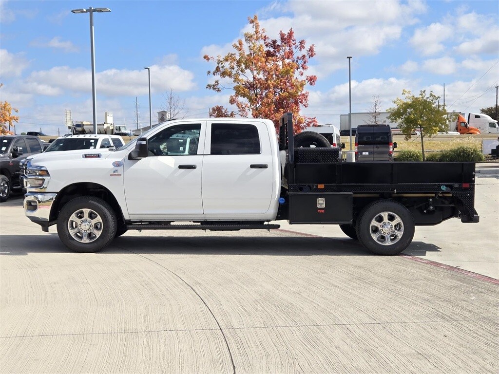 2025 Ram 3500 Tradesman photo 2