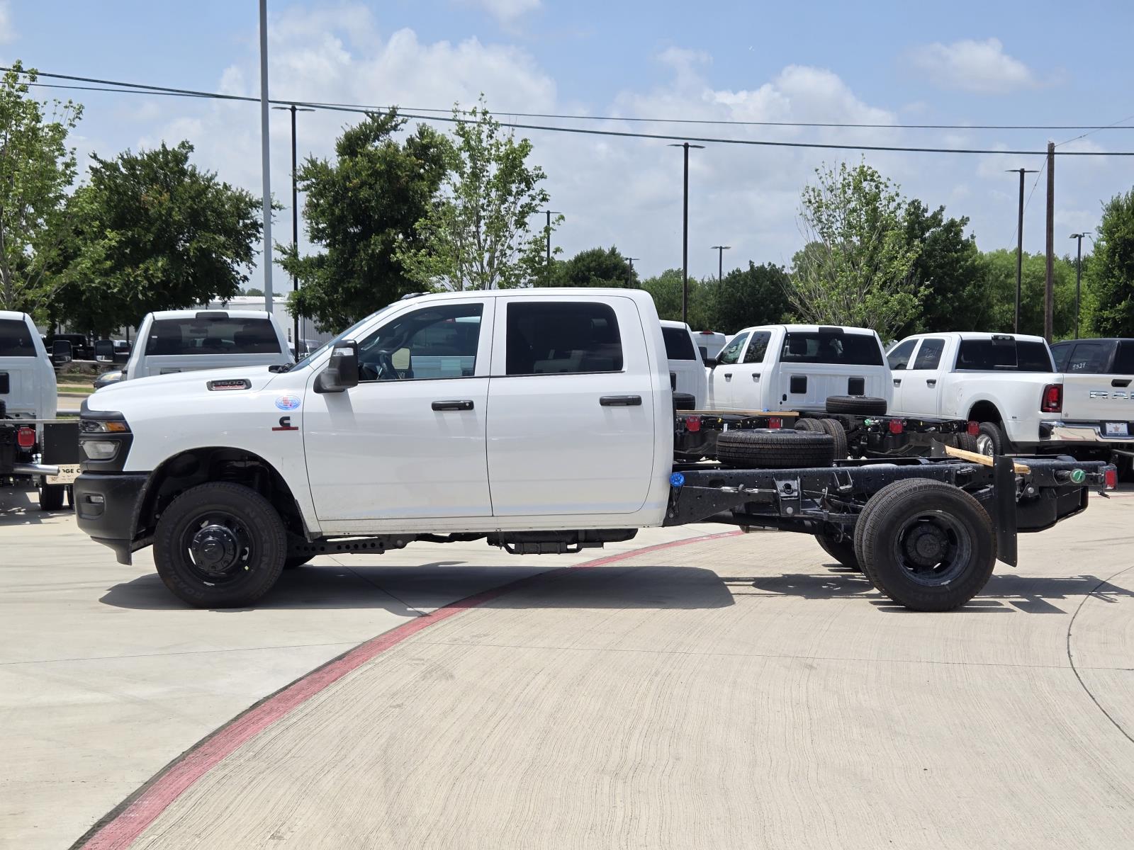 2025 Ram 3500 Tradesman photo 2