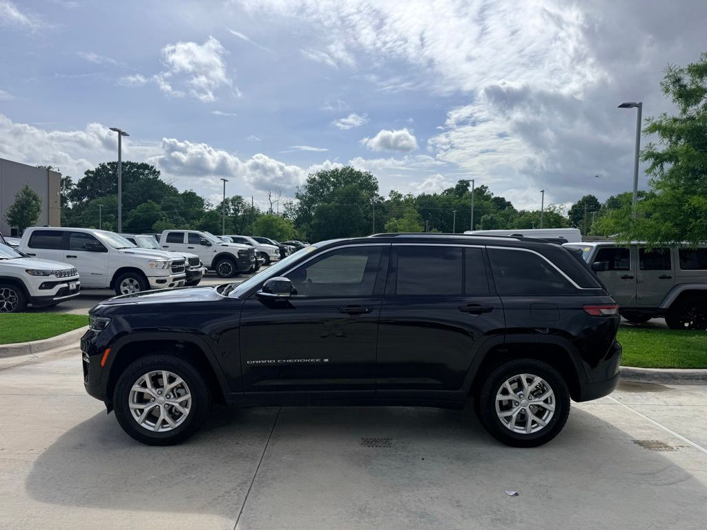 2023 Jeep Grand Cherokee Limited's photo