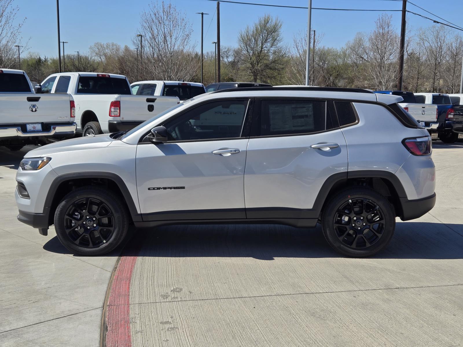 2025 Jeep Compass Latitude photo 2