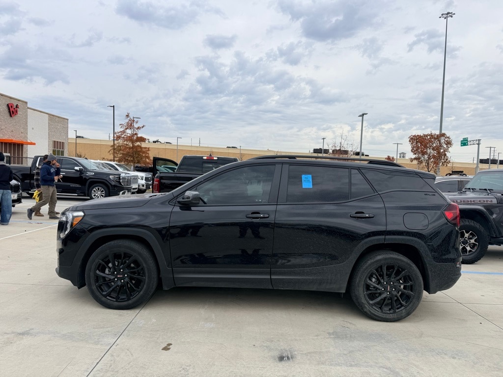 2024 GMC Terrain SLE's photo