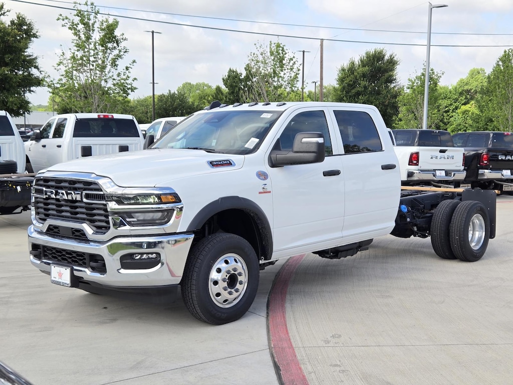 New 2025 Ram 3500 Chassis Cab 3500 TRADESMAN CREW CAB CHASSIS 4X4 60' CA Pickup