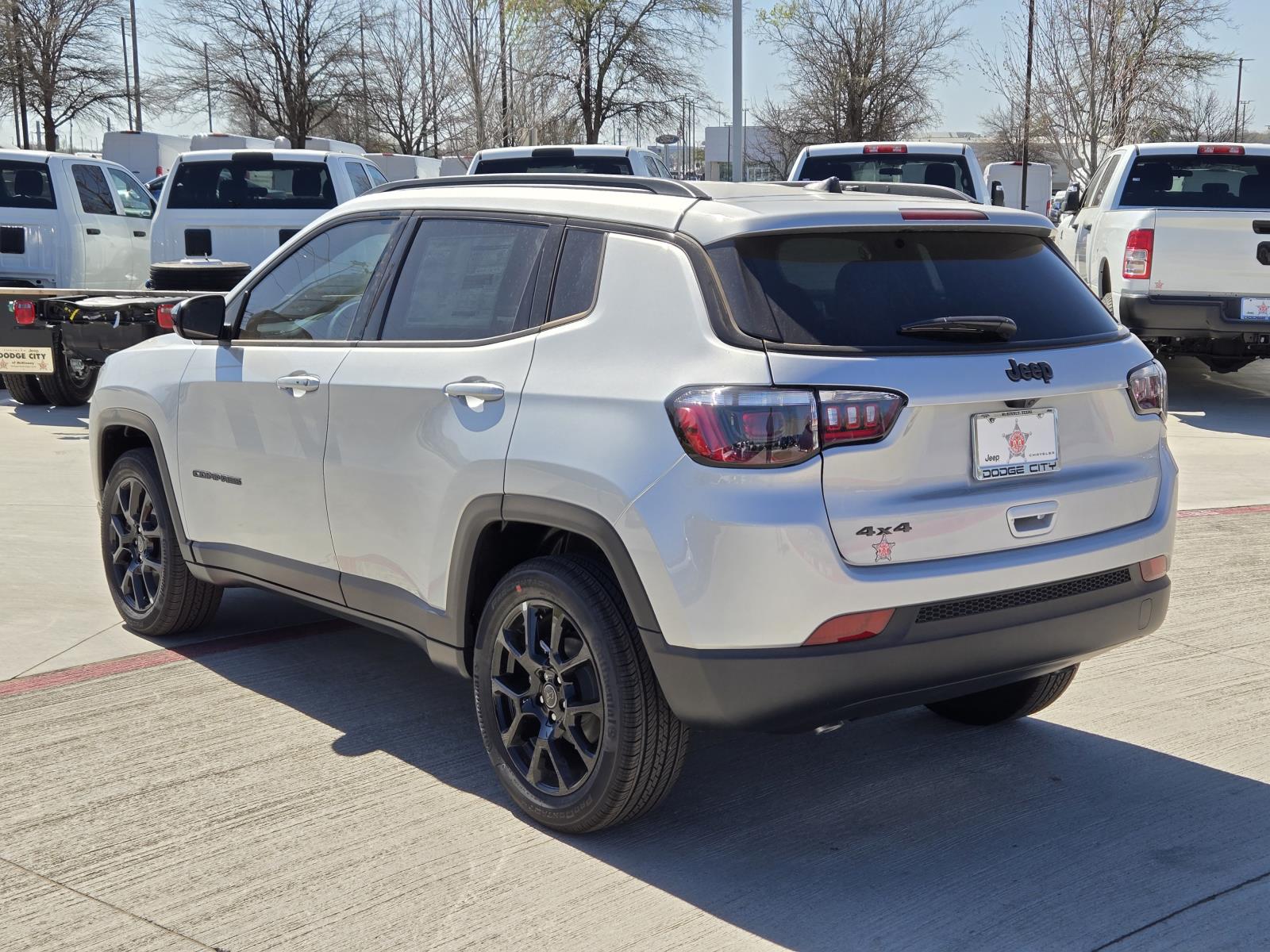 2025 Jeep Compass Latitude photo 3