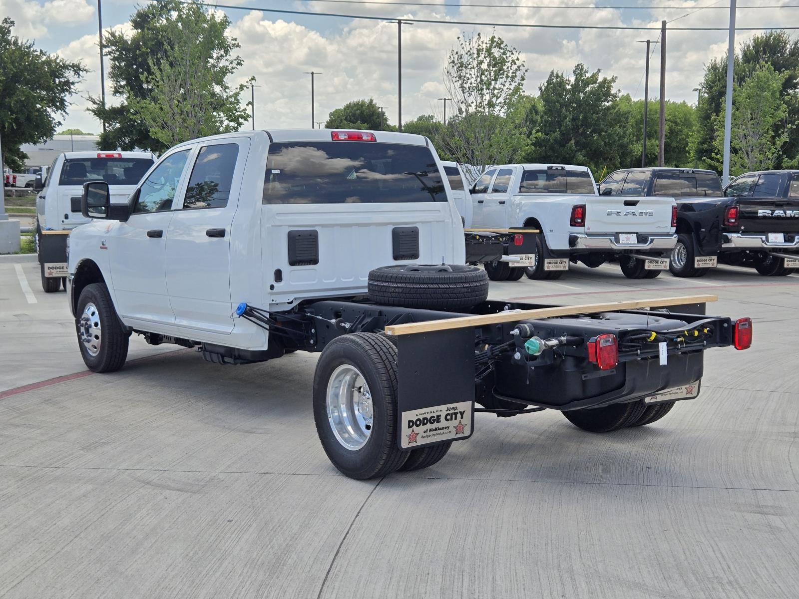 2025 Ram 3500 Tradesman photo 3