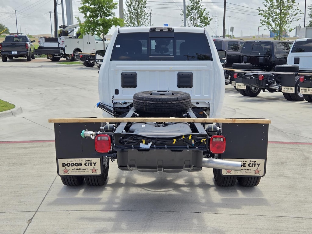 New 2025 Ram 3500 Chassis Cab 3500 TRADESMAN CREW CAB CHASSIS 4X4 60' CA Pickup