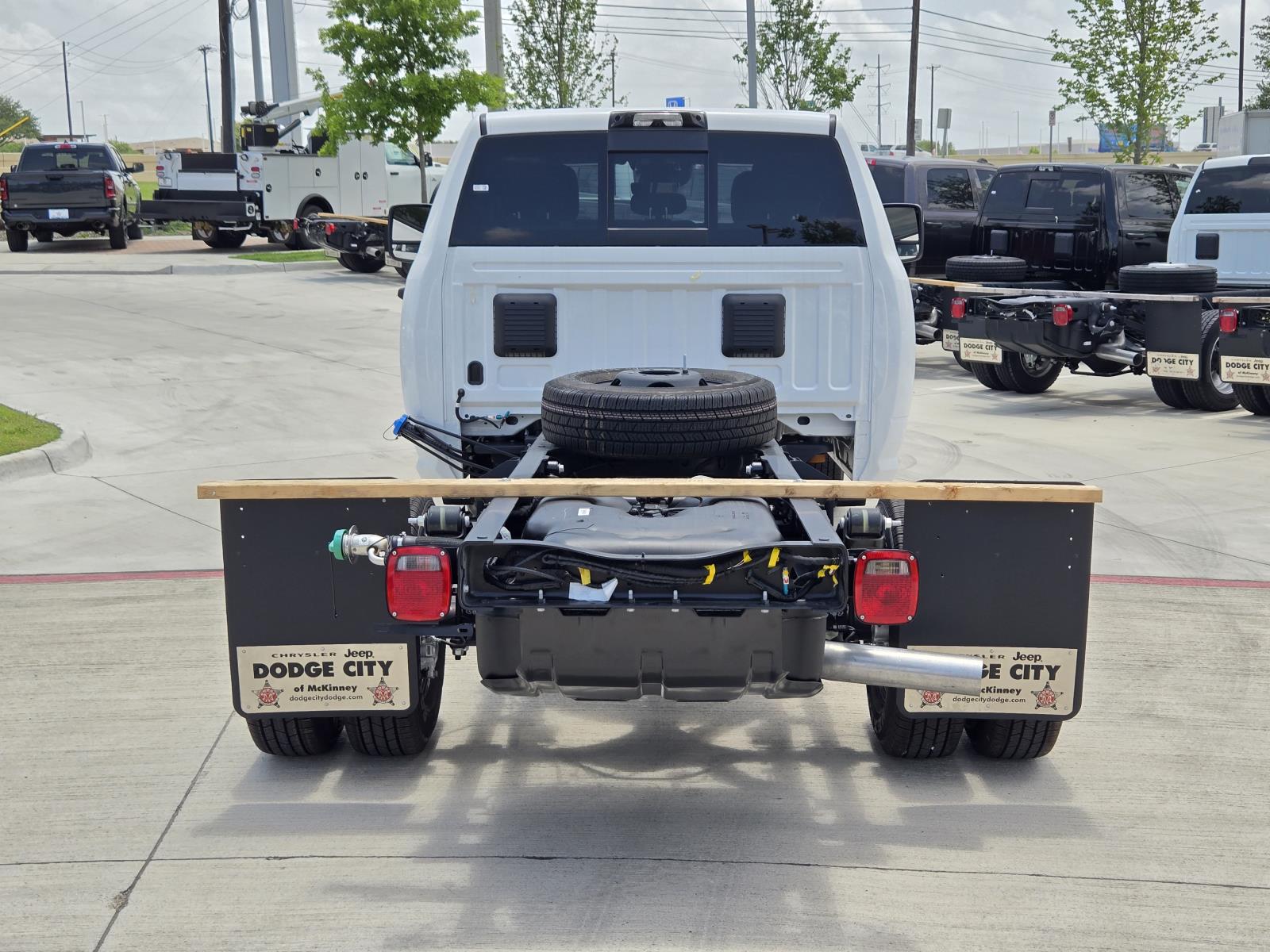 2025 Ram 3500 Tradesman photo 4
