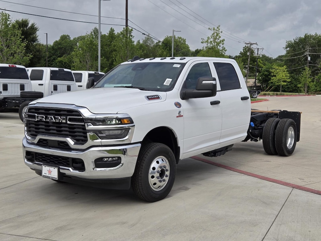 New 2025 Ram 3500 Chassis Cab 3500 TRADESMAN CREW CAB CHASSIS 4X4 60' CA Pickup