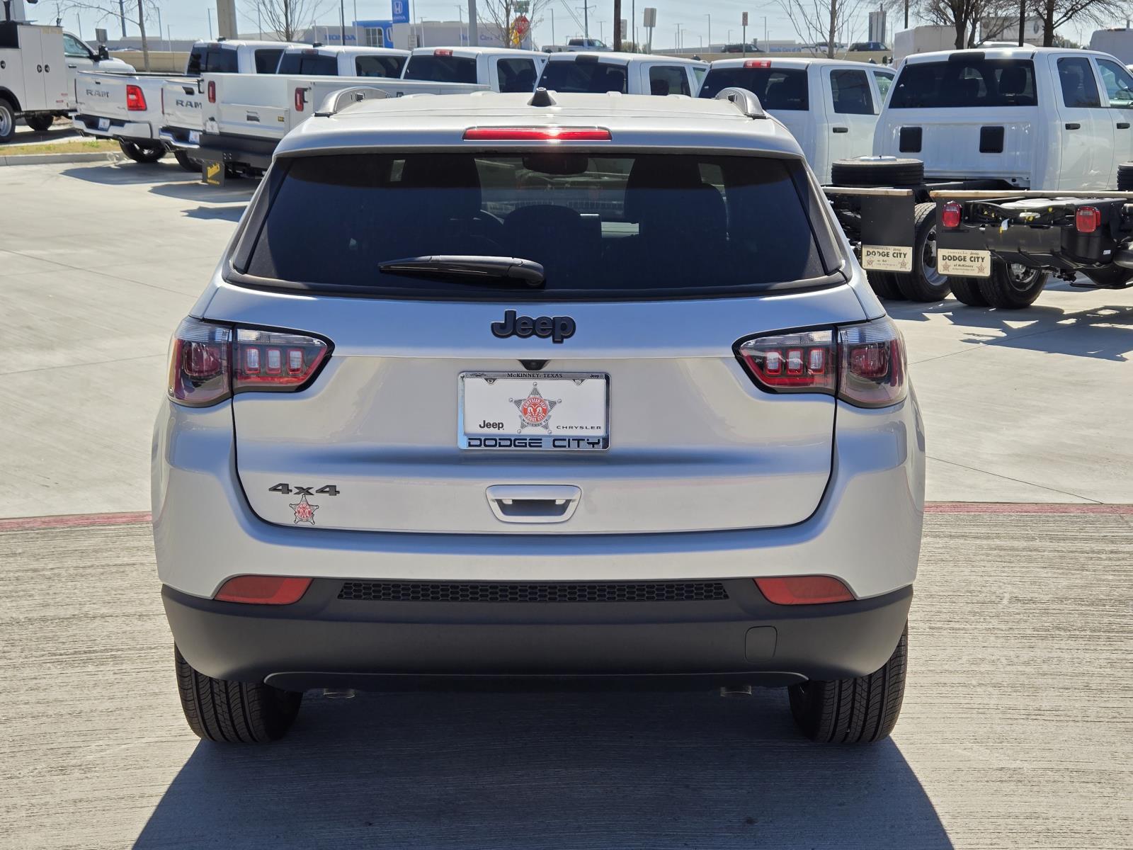 2025 Jeep Compass Latitude photo 4