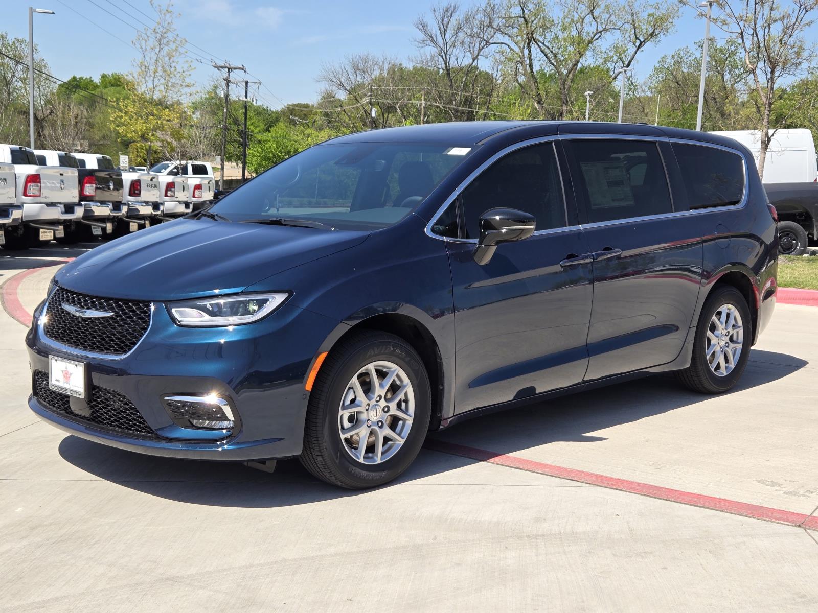 2025 Chrysler Pacifica Passenger Van 