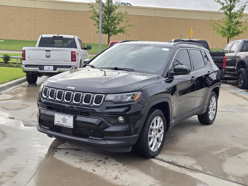 2024 Jeep Compass Latitude Lux 4X4's photo
