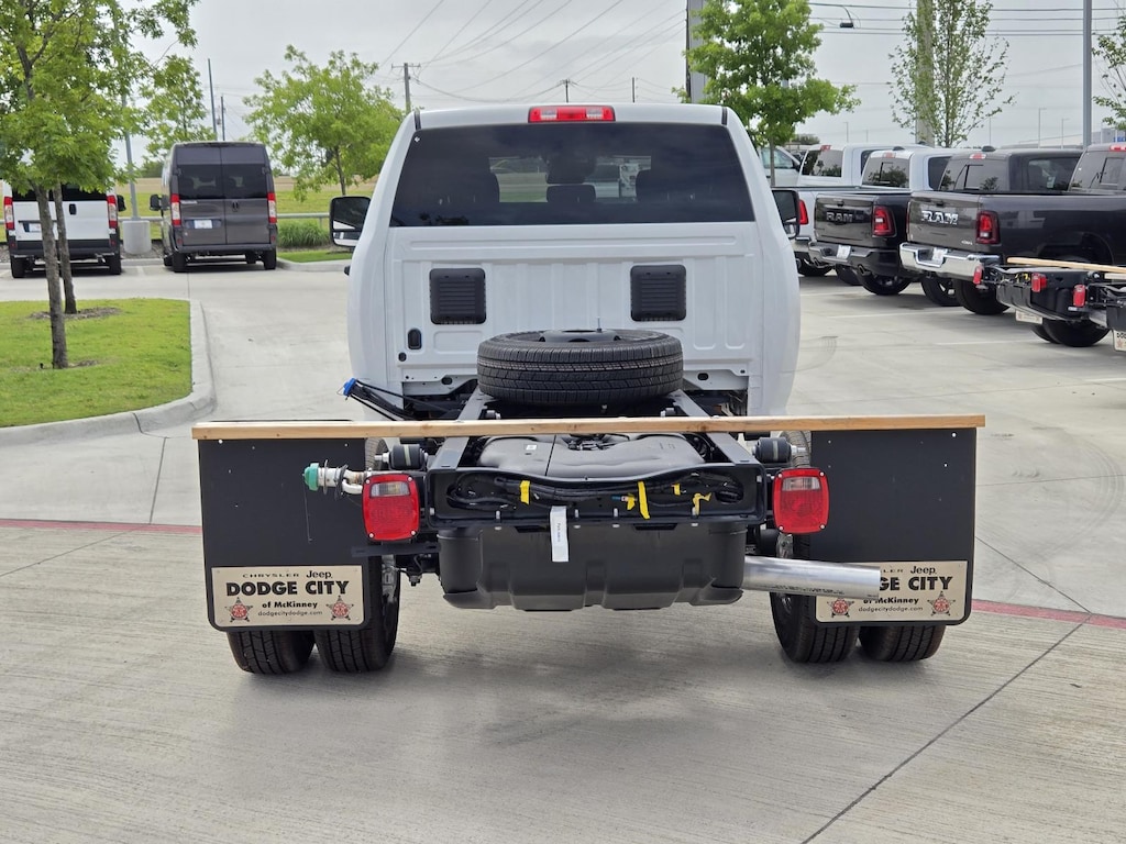 New 2025 Ram 3500 Chassis Cab 3500 TRADESMAN CREW CAB CHASSIS 4X4 60' CA Pickup