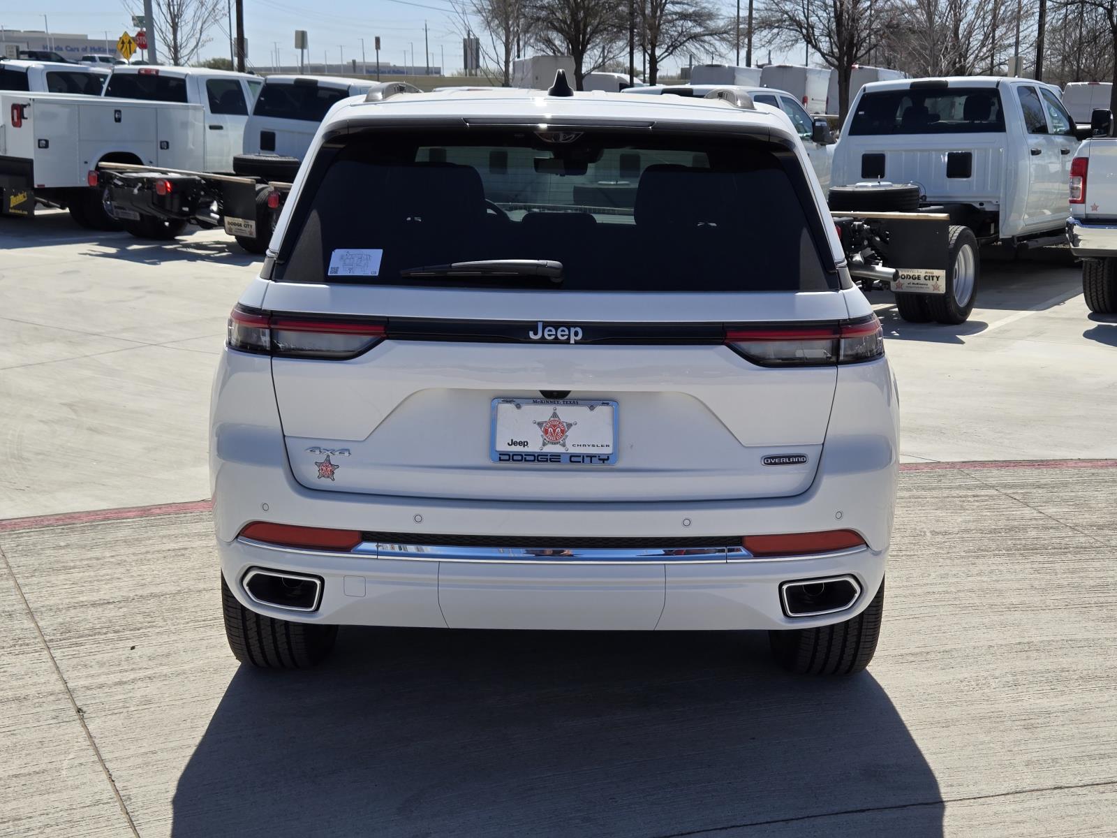 2025 Jeep Grand Cherokee Overland photo 3