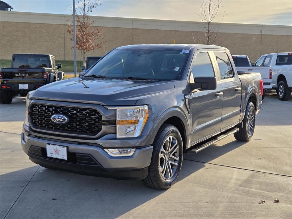 2021 Ford F-150 XL's photo