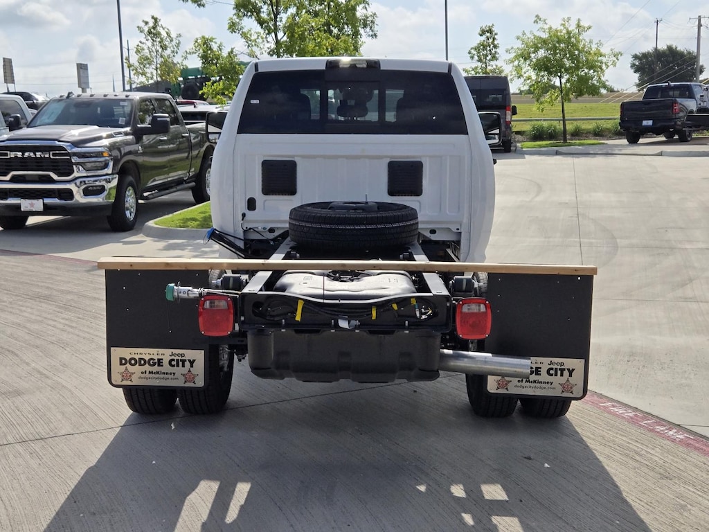 New 2025 Ram 3500 Chassis Cab 3500 TRADESMAN CREW CAB CHASSIS 4X4 60' CA Pickup