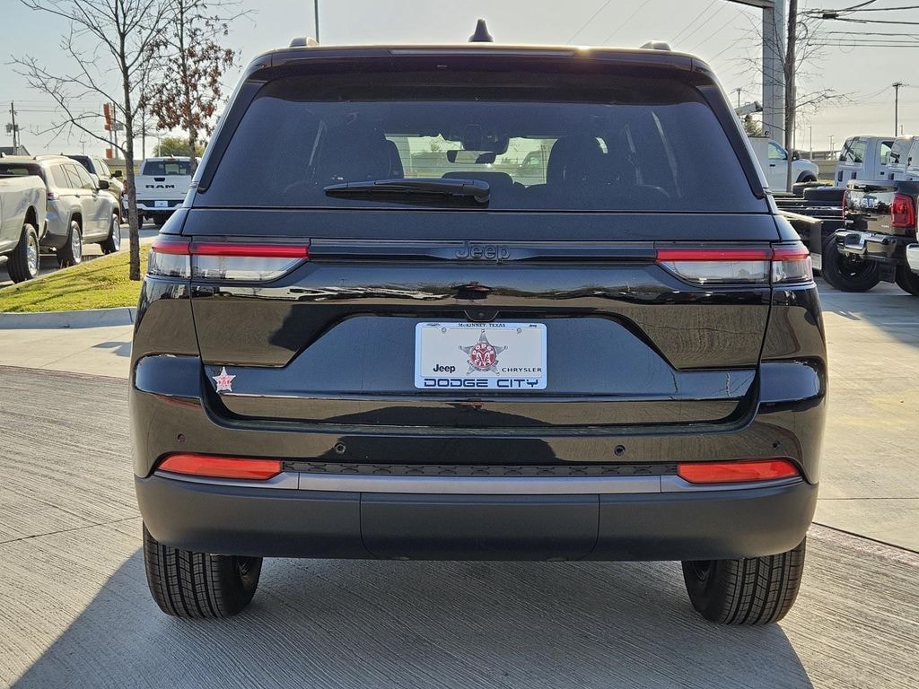New 2026 Jeep Grand Cherokee Laredo Sport Utility