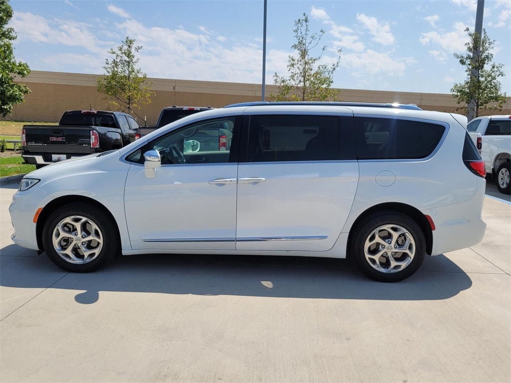 Used 2021 Chrysler Pacifica Limited with VIN 2C4RC3GGXMR536663 for sale in Mckinney, TX