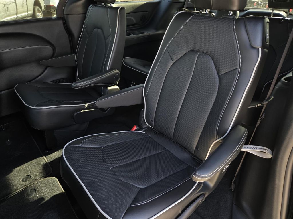 2026 Chrysler Pacifica Limited - Photo 12