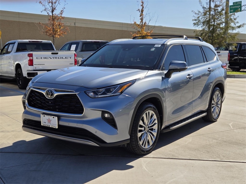 2023 Toyota Highlander Platinum's photo