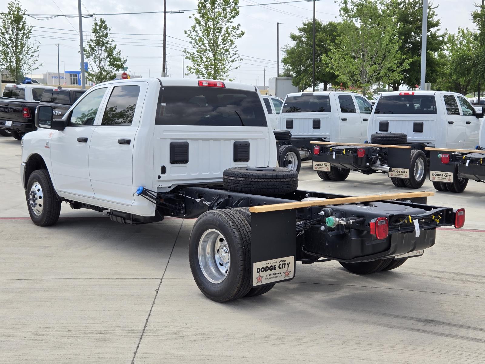 2025 Ram 3500 Tradesman photo 3