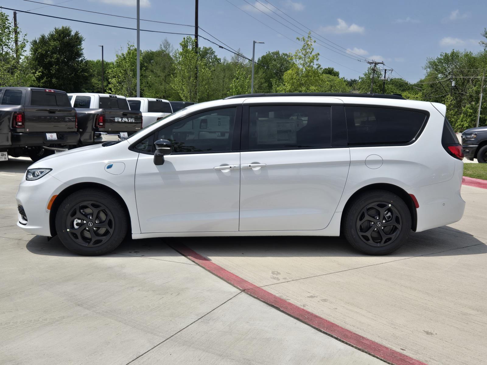 2025 Chrysler Pacifica Hybrid S Appearance photo 2