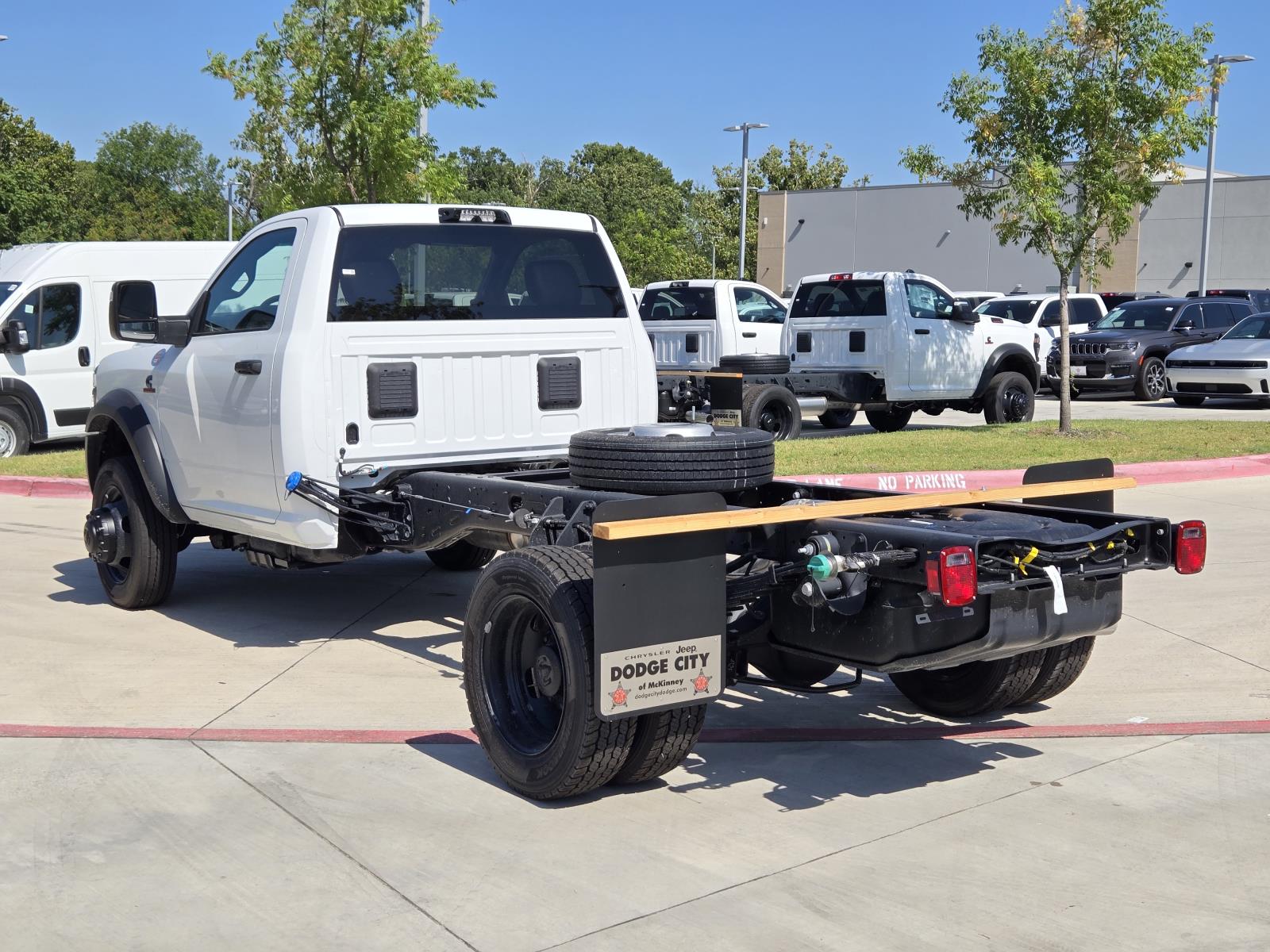 2025 Ram 5500 Tradesman photo 3