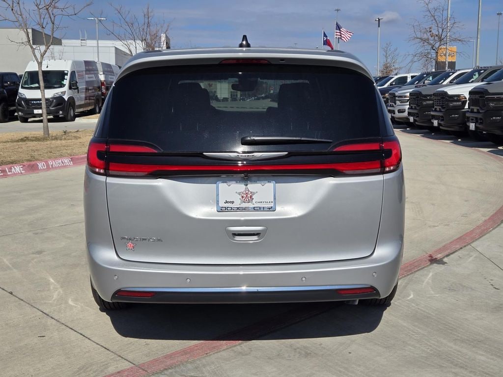 New 2026 Chrysler Pacifica Select Passenger Van