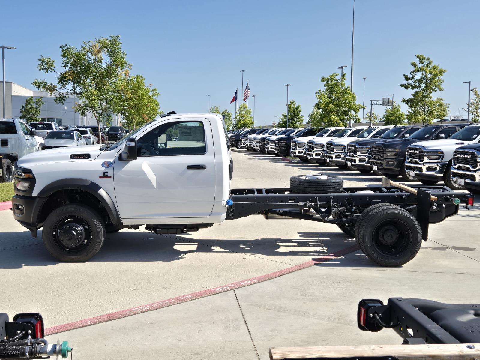 2025 Ram 5500 Tradesman photo 2