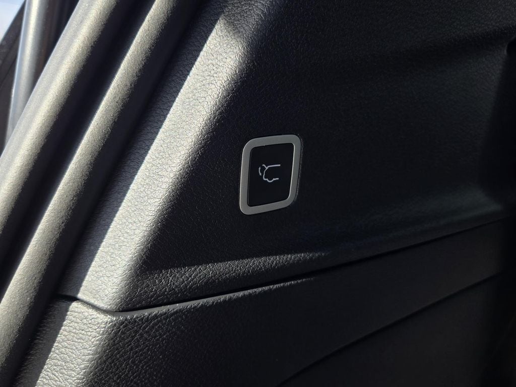 2026 Chrysler Pacifica Limited - Photo 11