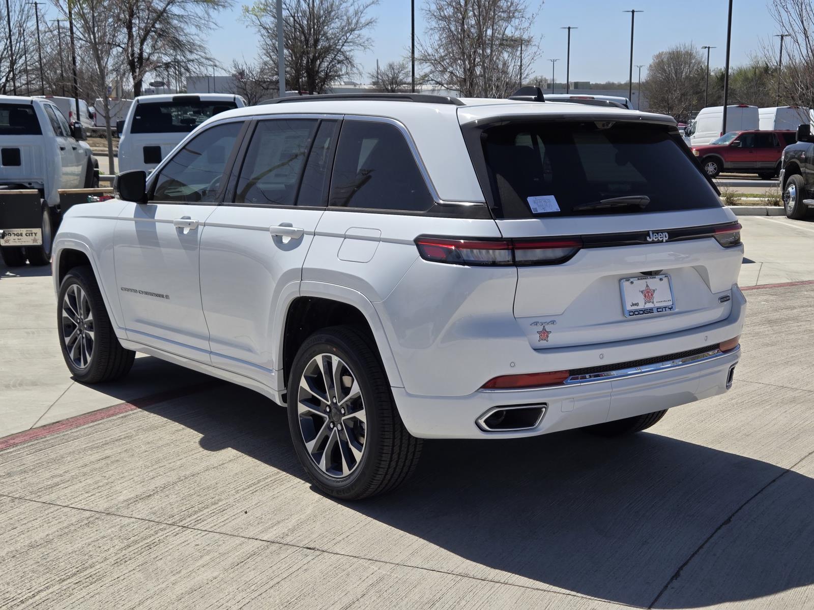 2025 Jeep Grand Cherokee Overland photo 2