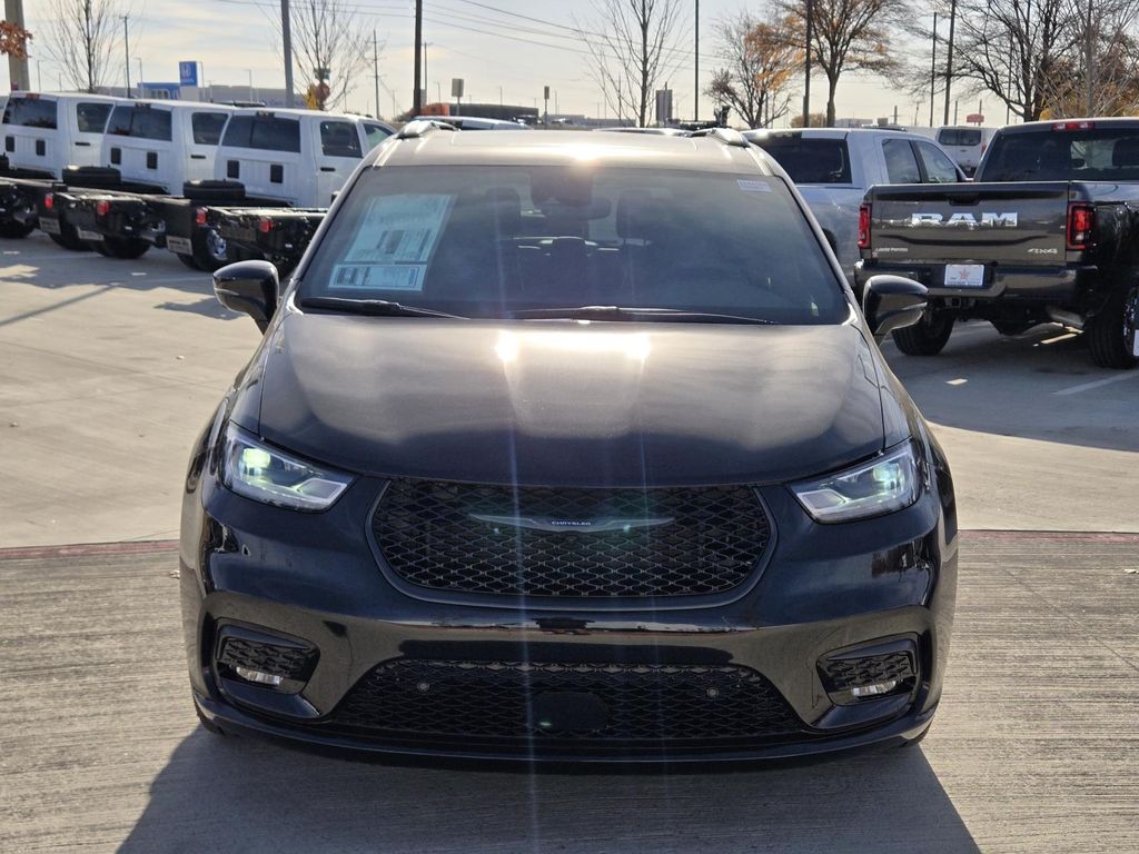 2026 Chrysler Pacifica Limited - Photo 7