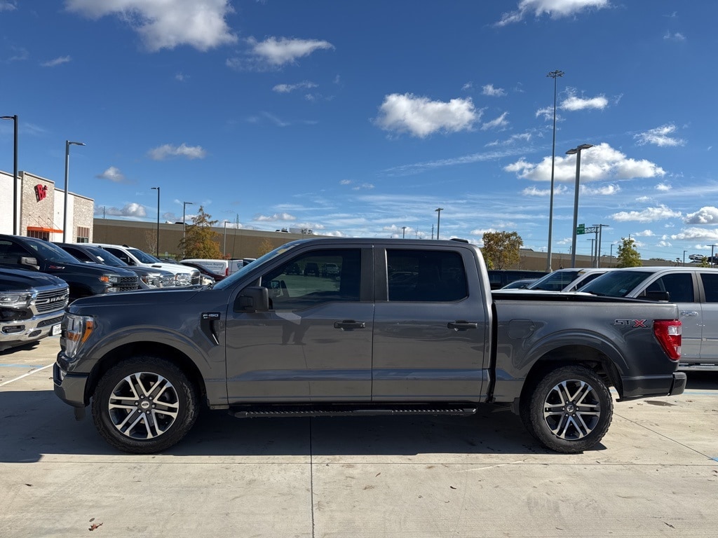 2021 Ford F-150 XL's photo