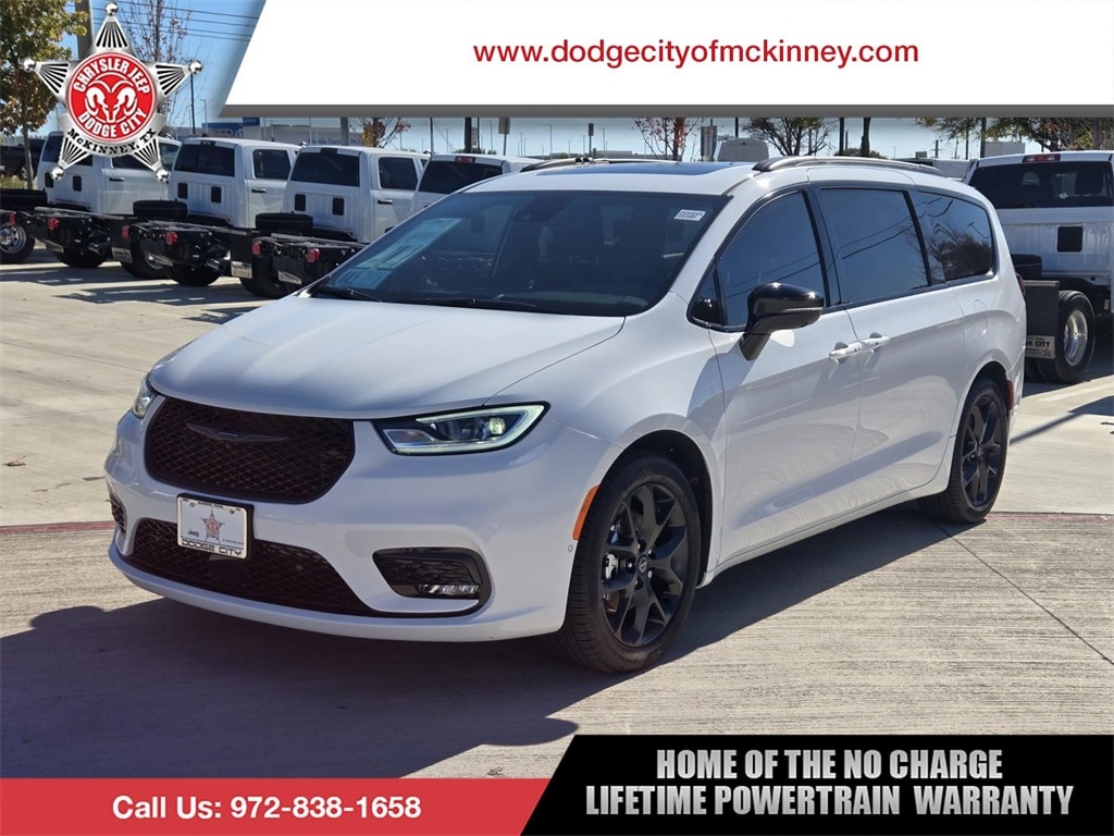 2026 Chrysler Pacifica Limited's photo