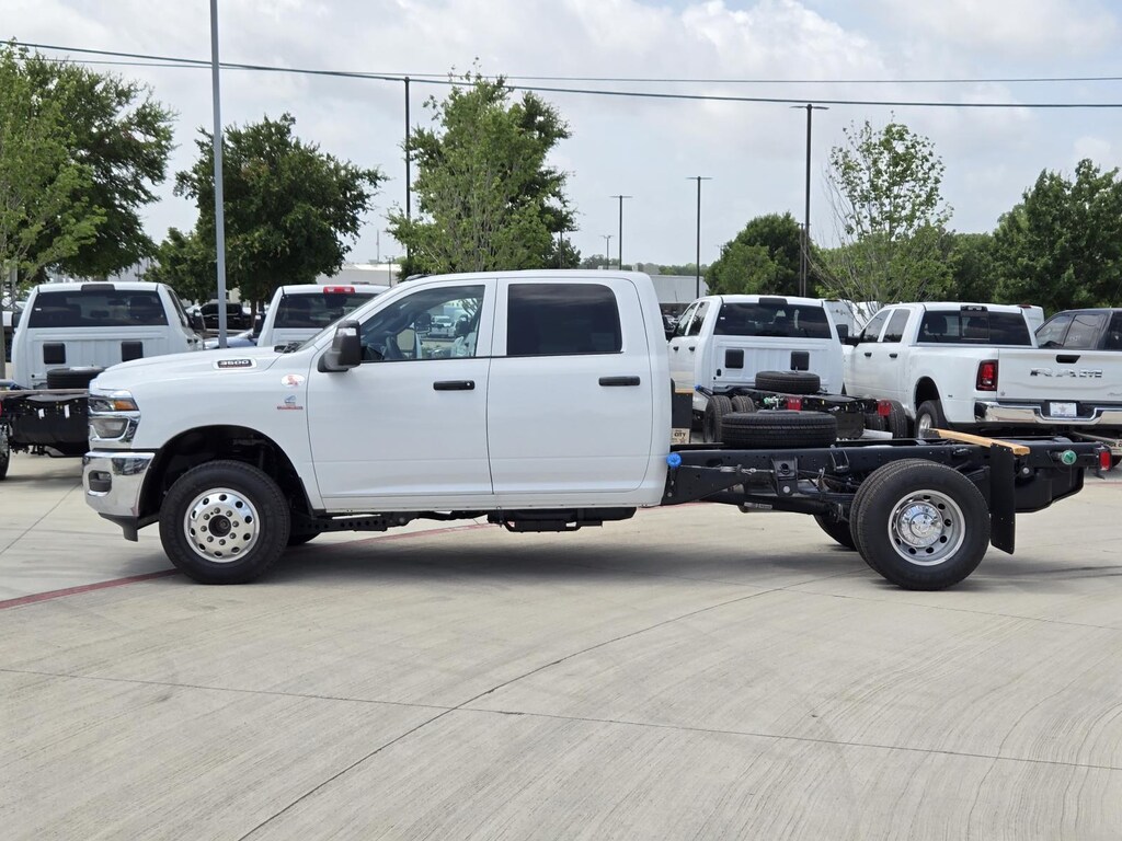 New 2025 Ram 3500 Chassis Cab 3500 TRADESMAN CREW CAB CHASSIS 4X4 60' CA Pickup