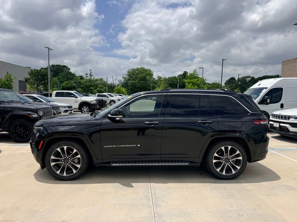 2023 Jeep Grand Cherokee Overland 4x4's photo